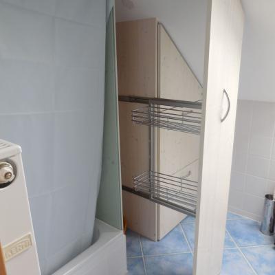 Badezimmereinbauschraenkefichtemassivweisslasiert 4