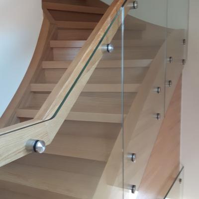 Treppeeichemitganzglasgelaender 10