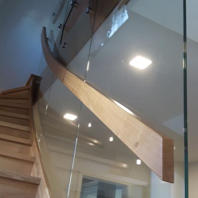 Treppeeichemitganzglasgelaender 1