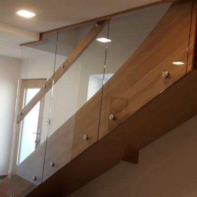 Treppeeichemitganzglasgelaender 6