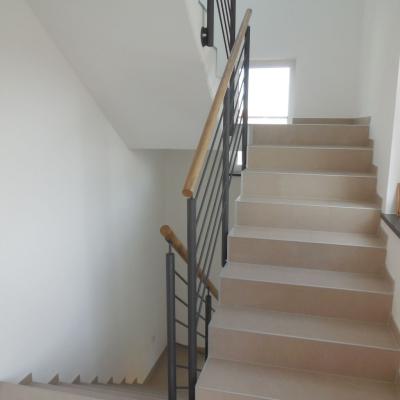 Treppenstufenauskeramikverbundwerkstoffmitaluminiumfassung 2