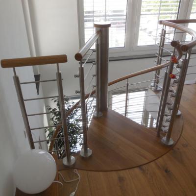 Wendeltreppeinedelstahlmitstufenineiche 1