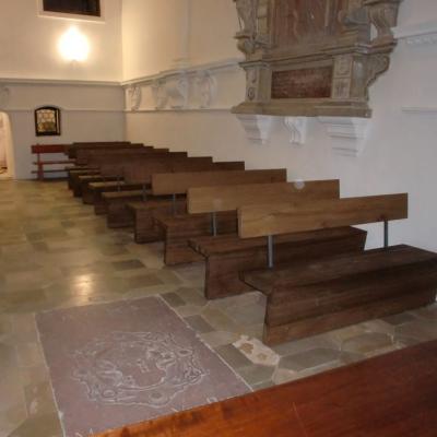Kirchenbaenkeeichemassivgeraeuchert 3