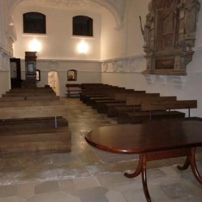 Kirchenbaenkeeichemassivgeraeuchert 4