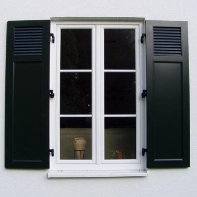 Sprossenfensterweissmitklapplaedenalu 3